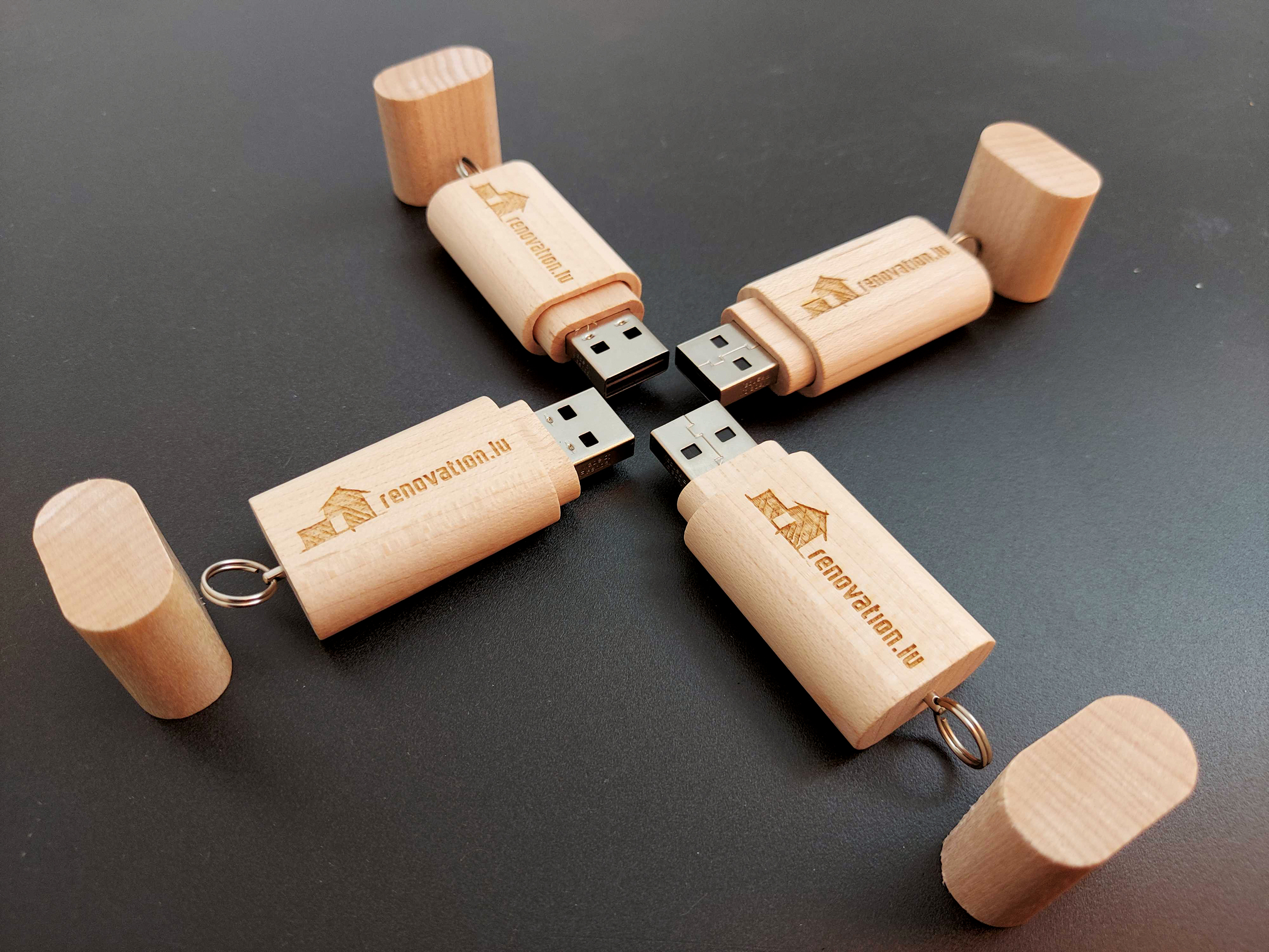 cle en bois avec logo gravé