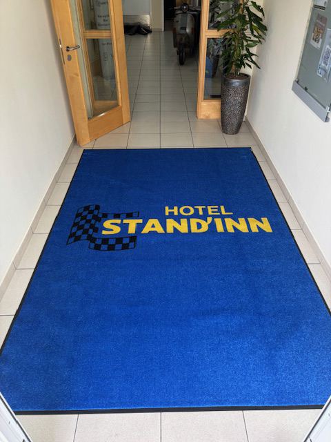 Hotel stand inn tapis entree