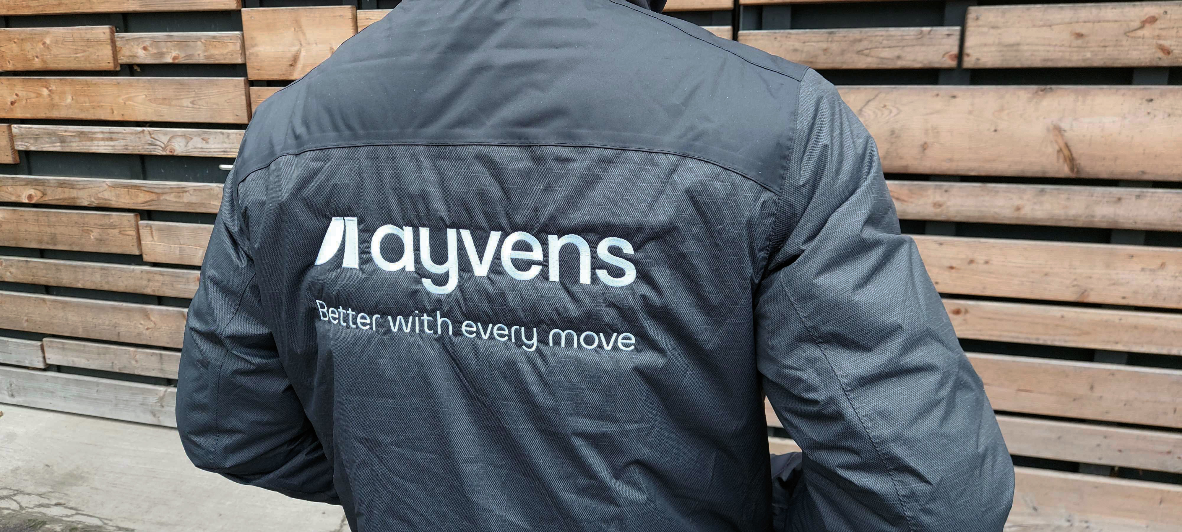 Ayvens logo veste dos