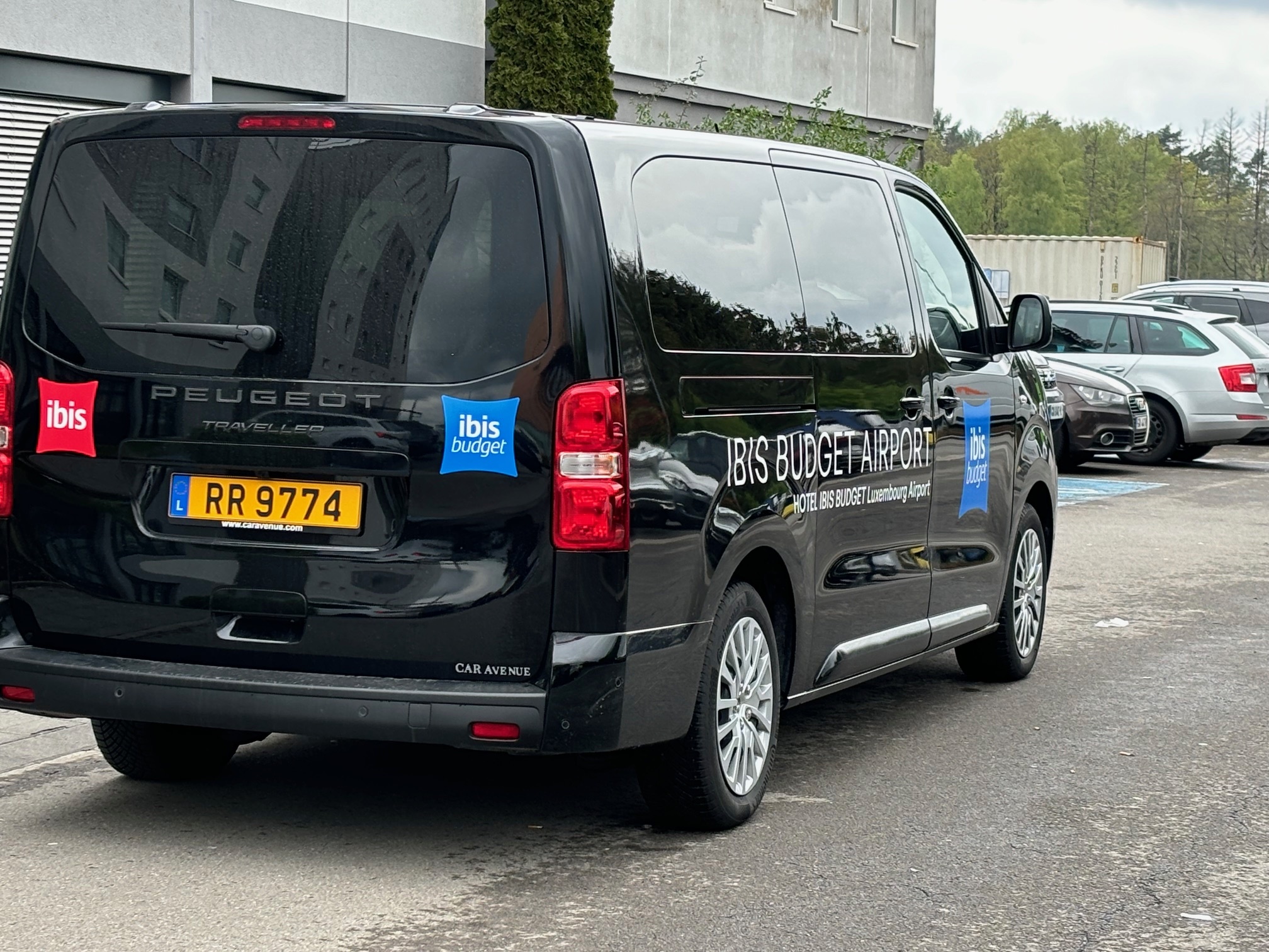 vehicule navette ibis luxembourg airport